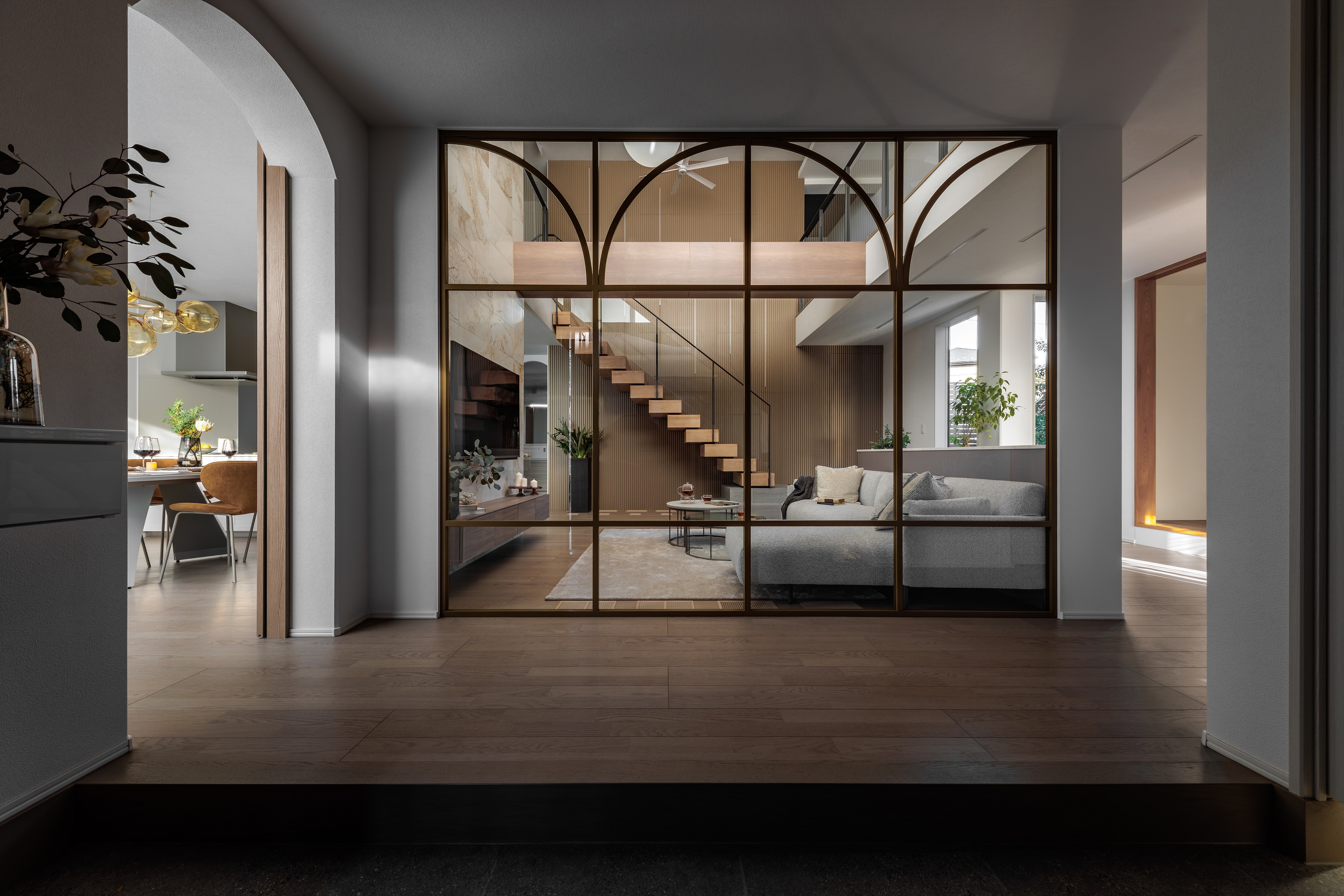 縦の光が導く、静寂の邸宅